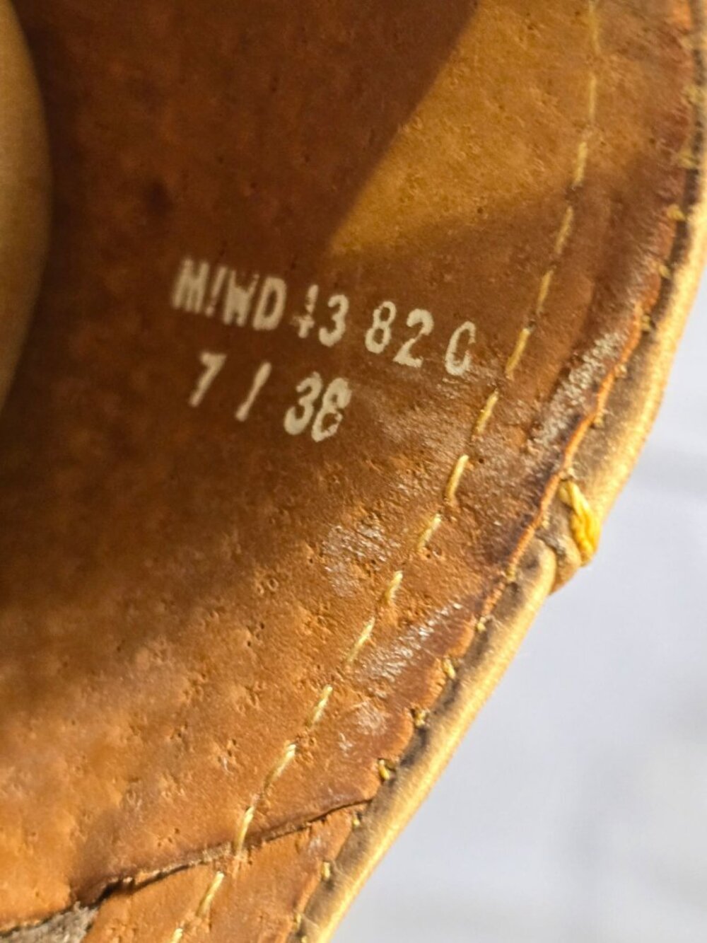 Born Size 7 38 Leather Ballet Flats Brown Tan Stitched Casual - Picture 3 of 7